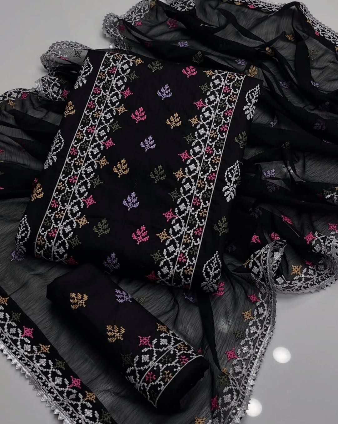 937cbfa2638c203e1759646b5263e3c8 A Quiet Composition | Ultra-Luxury Three-Piece Salwar Kameez - Image 1